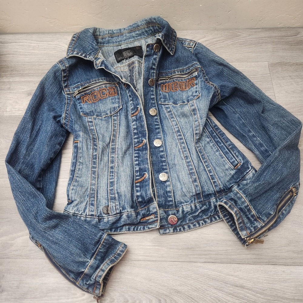 Y2K Rocawear Blue Denim Jacket Size M Embroidered Logo Zipper Cuff Streetwear